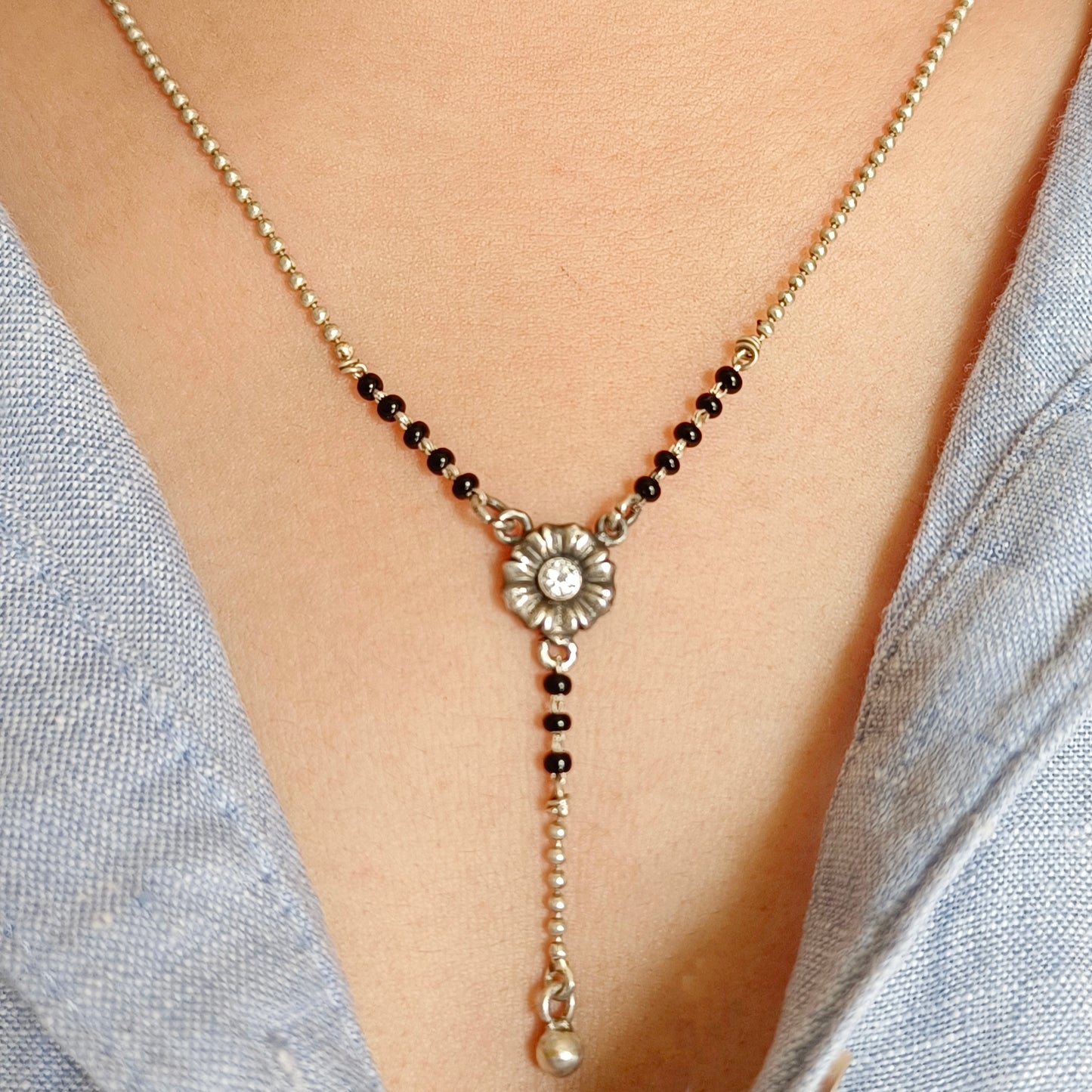 Pretty Flower Black Beads Necklace