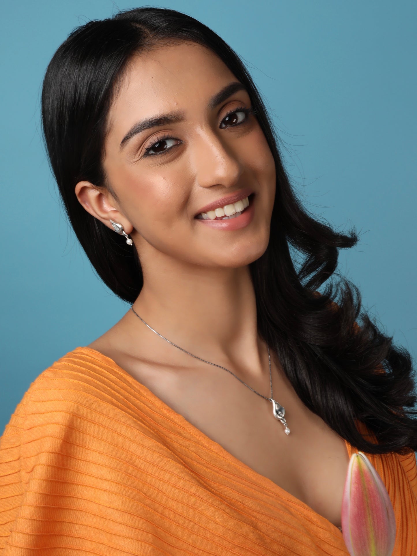 Lively Lily Necklace