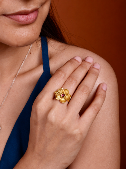 Bee Treasure Ring Gold Plated