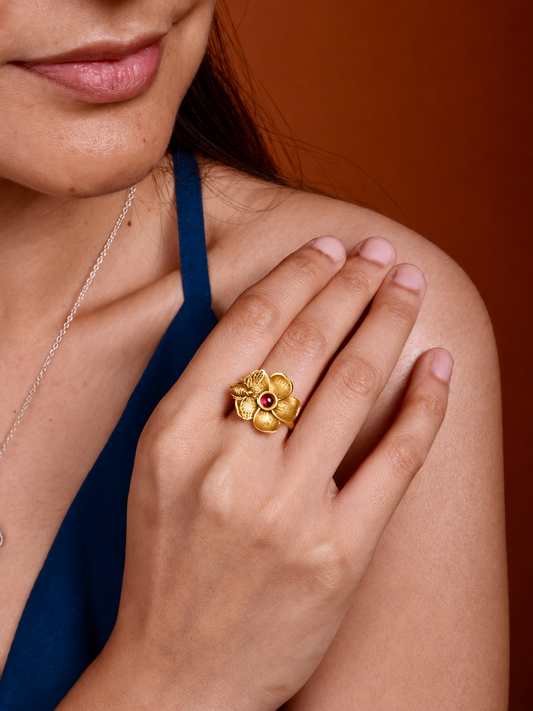 Bee Treasure Ring Gold Plated