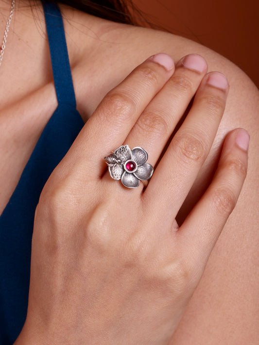 Bee Treasure Ring