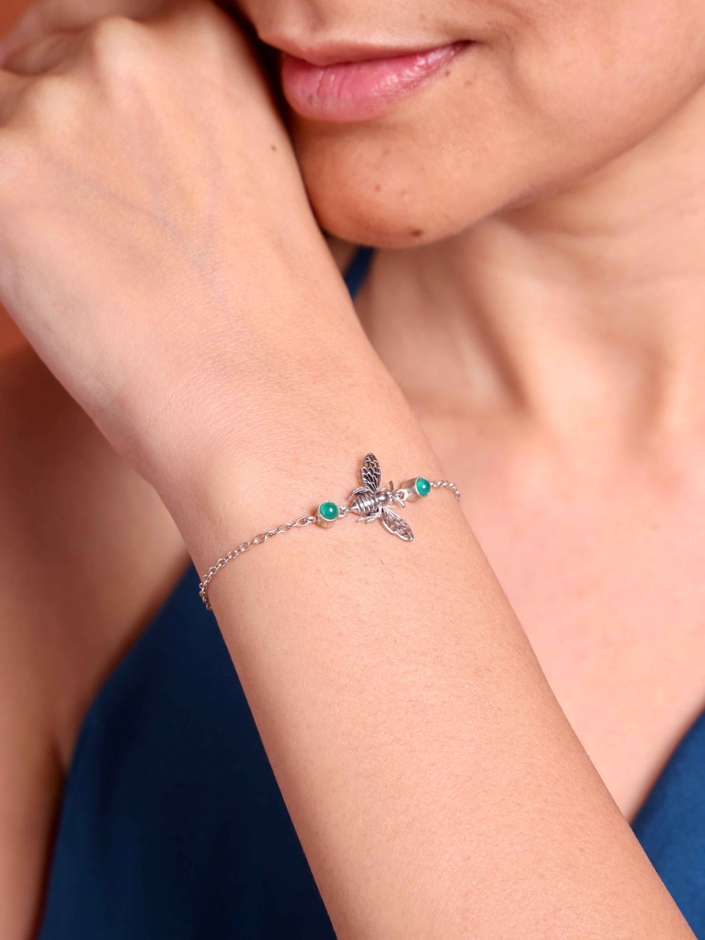 Aura Bee Chain Bracelet