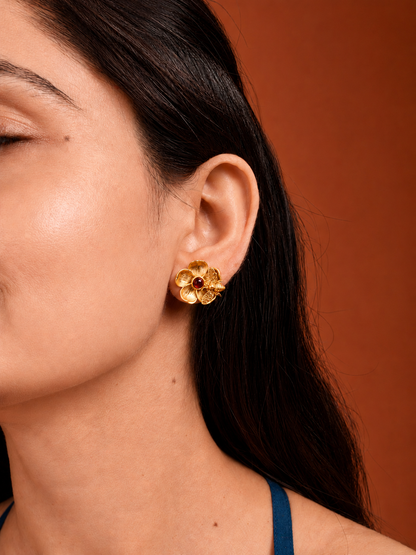 Bee Treasure Ear Studs Gold Plated