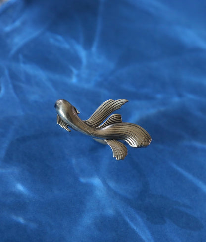 Veil Tale Fish Ring