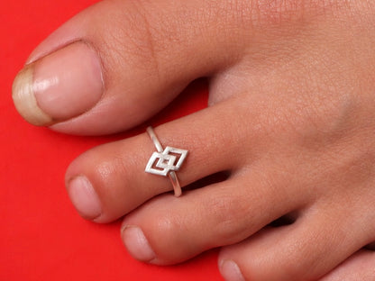 Kaju toe ring