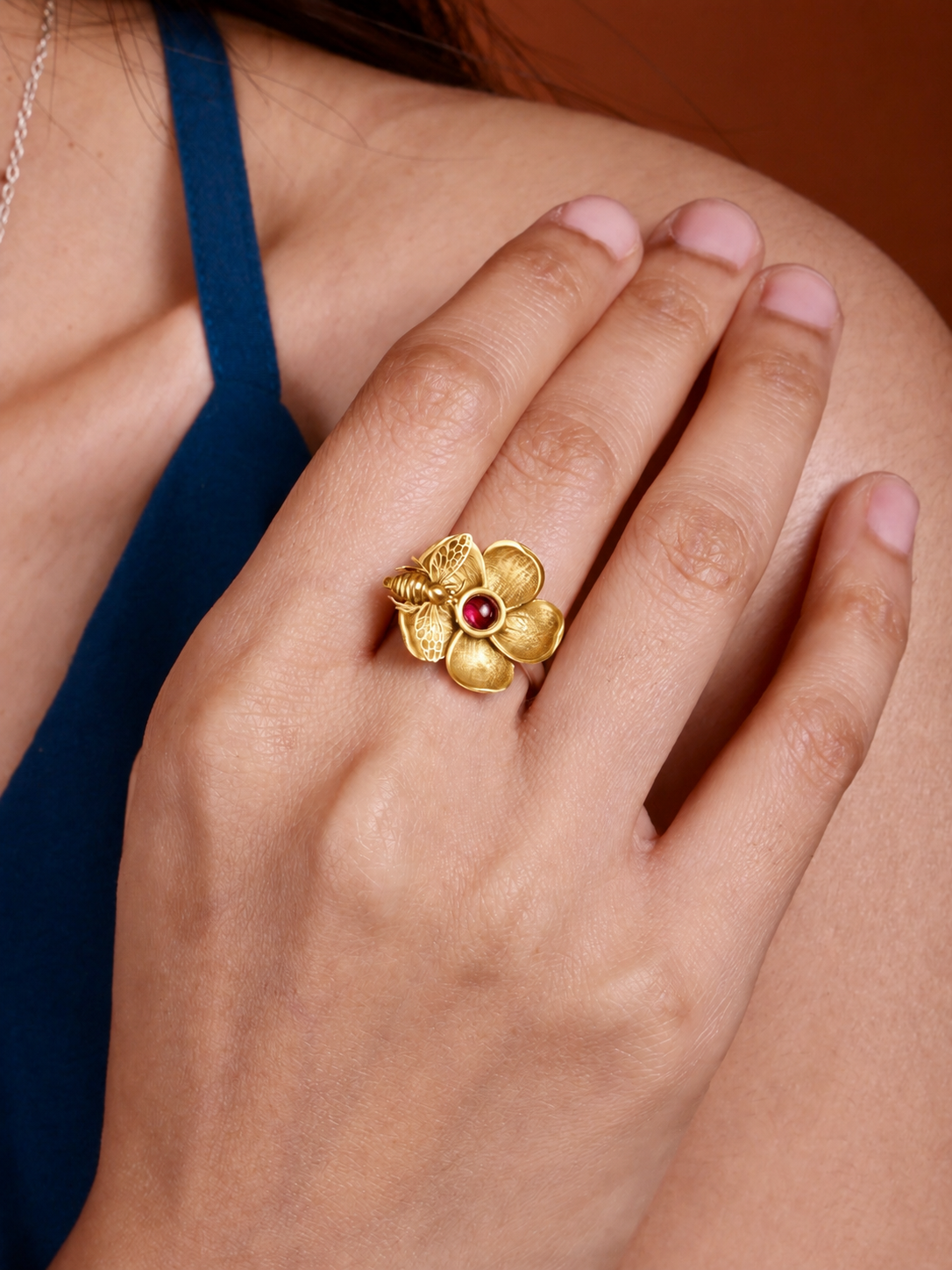 Bee Treasure Ring Gold Plated