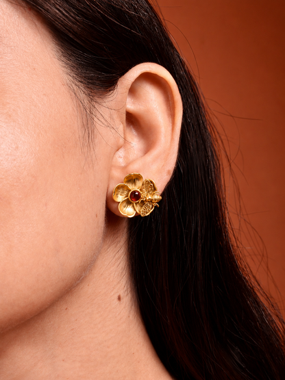 Bee Treasure Ear Studs Gold Plated