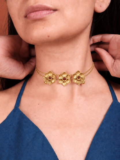Three Blossoms Necklace Gold Plated
