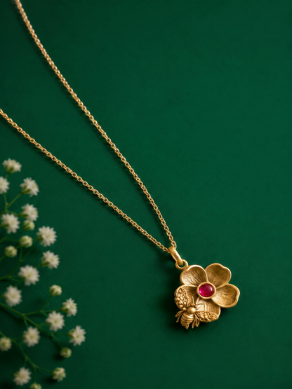 Bee Treasure Necklace Gold Plated