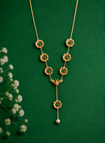 Buzzzing Blossom Necklace Gold Plated