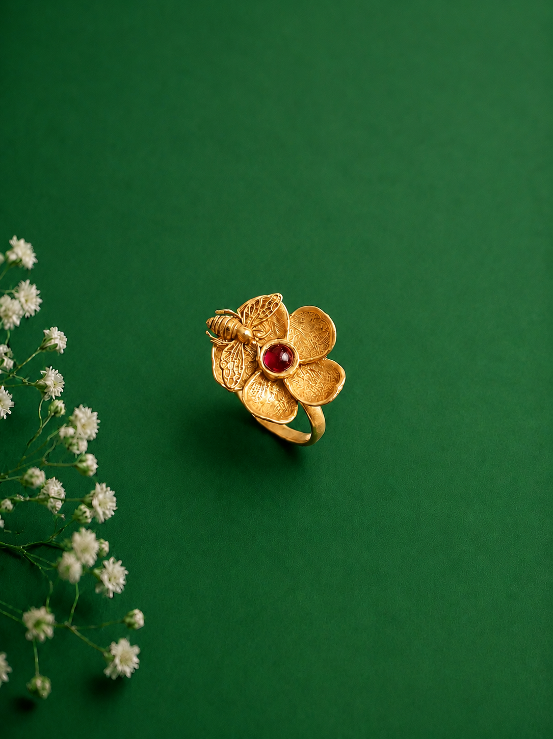 Bee Treasure Ring Gold Plated