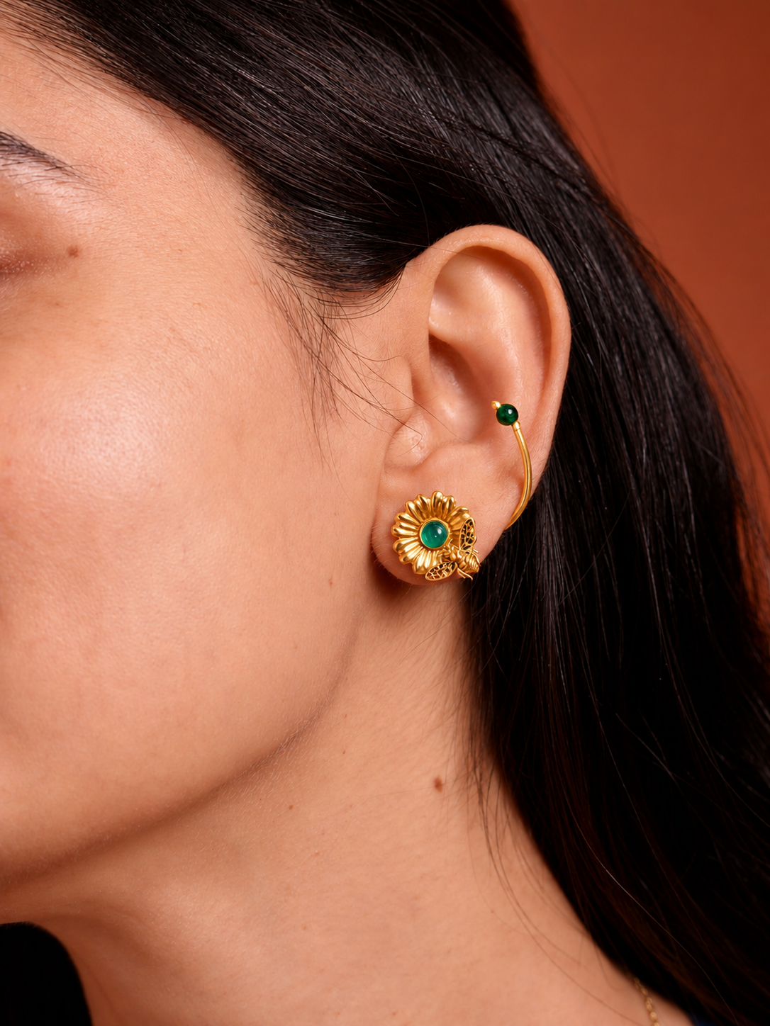 Buzzing Blossom Ear Studs Gold Plated