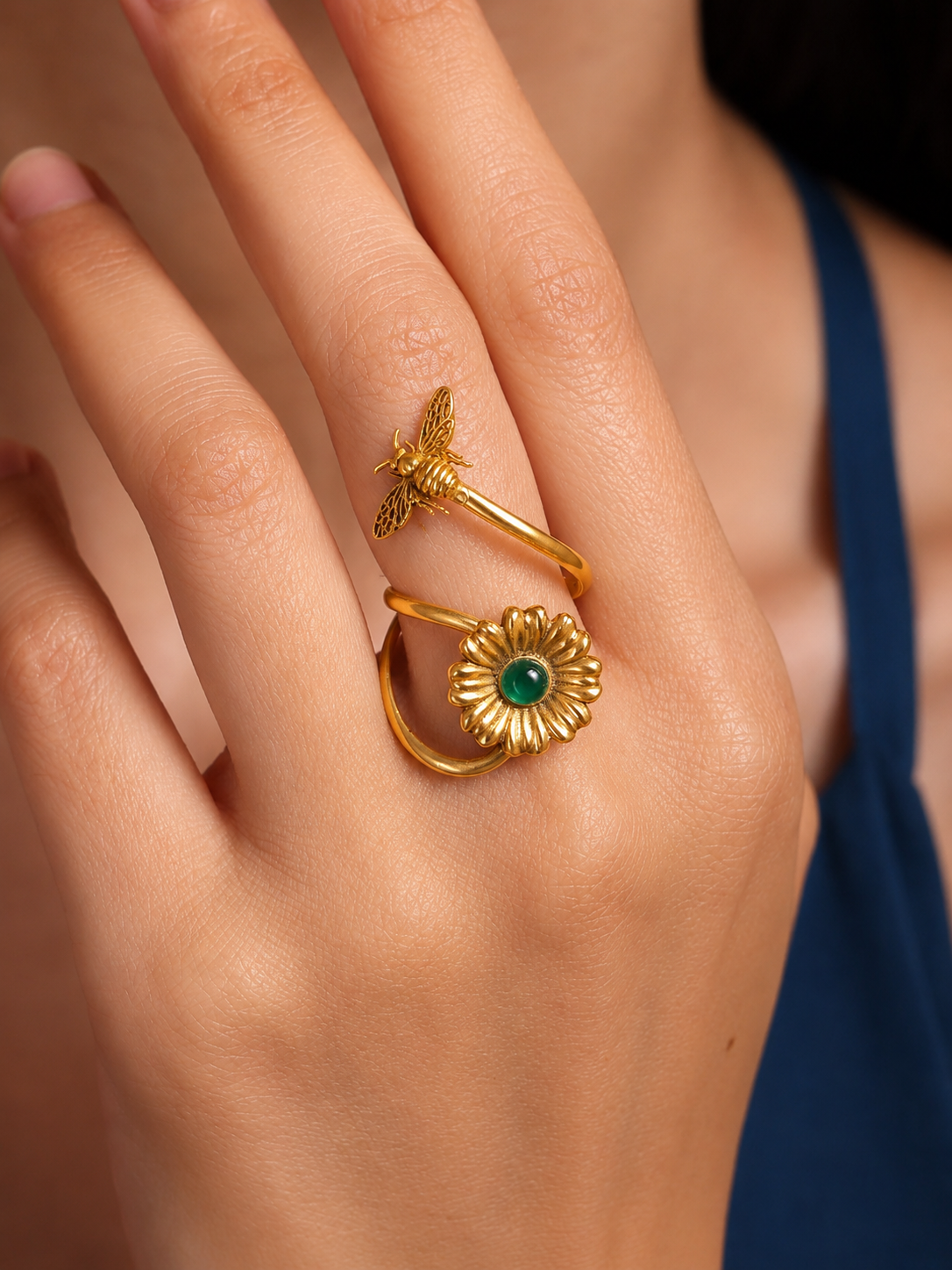 Buzzing Blossom Ring Gold Plated