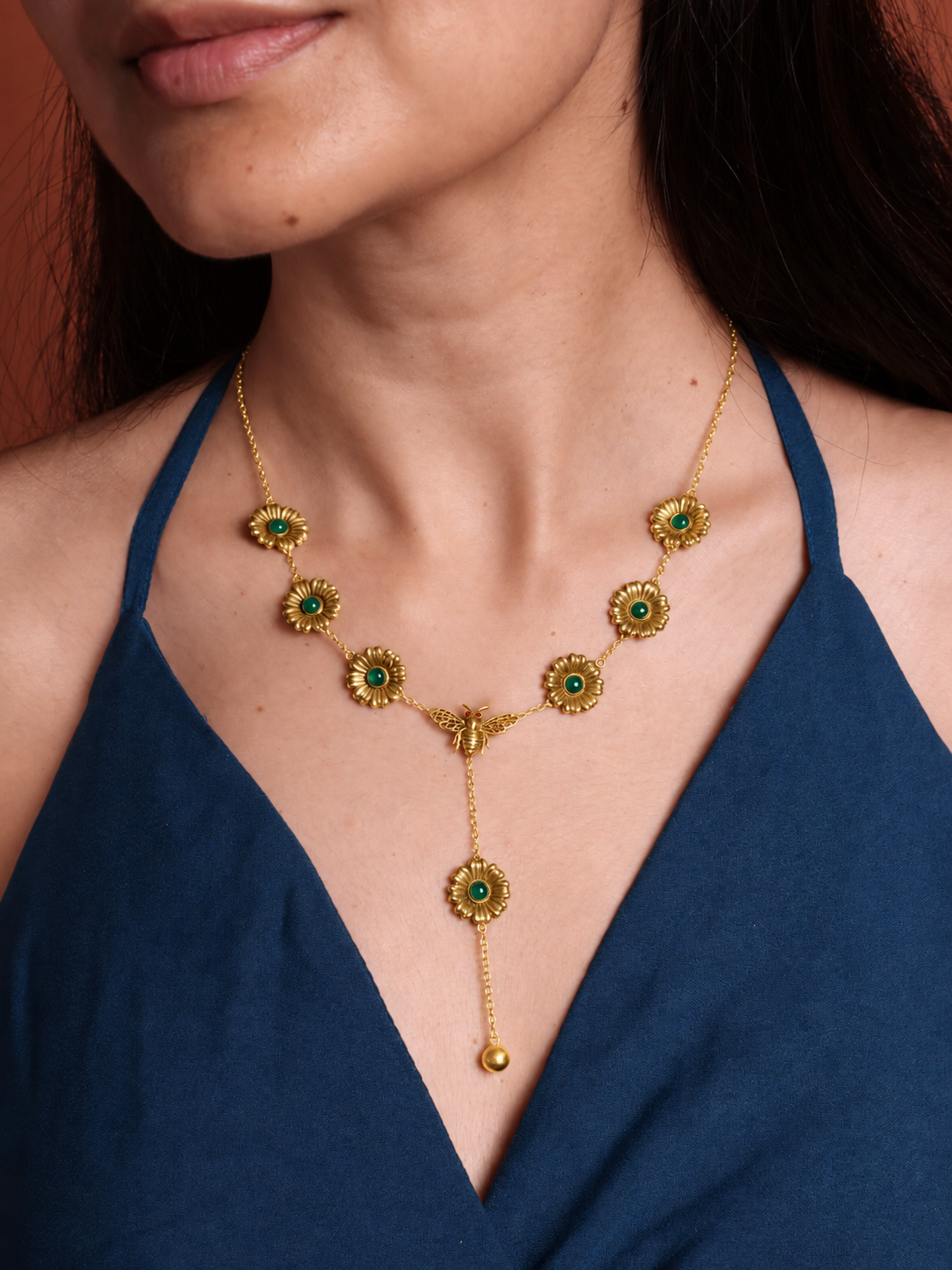 Buzzzing Blossom Necklace Gold Plated