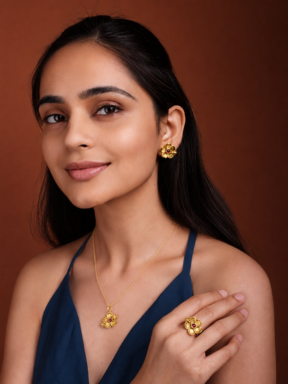 Bee Treasure Ring Gold Plated