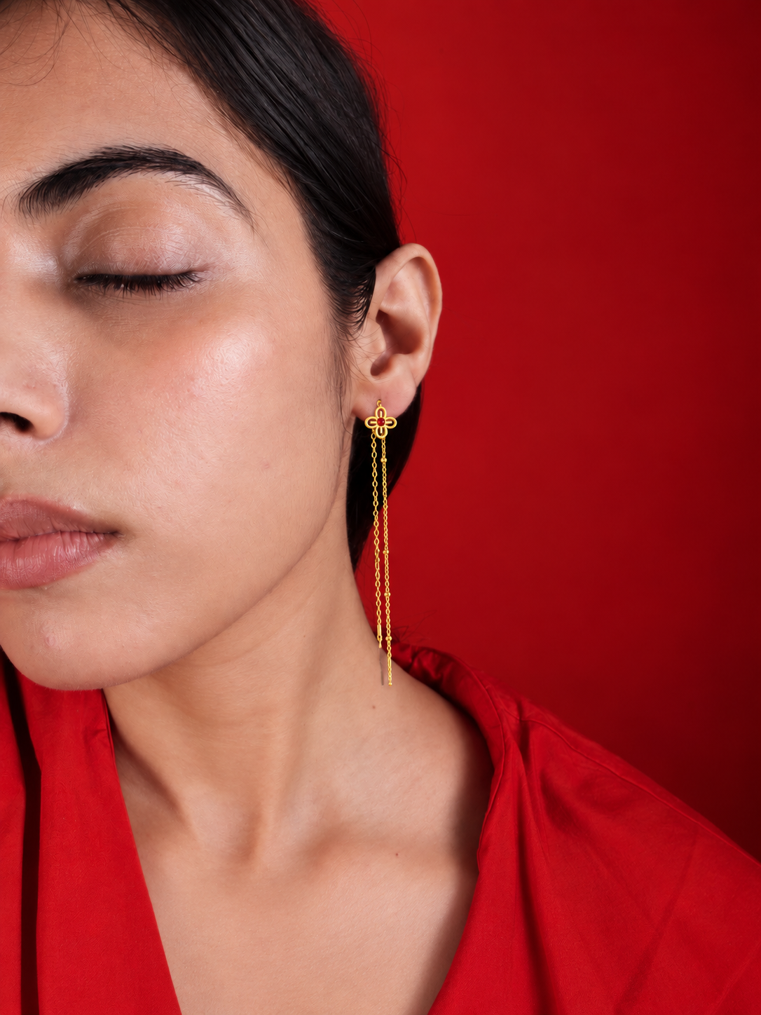 Bese Saka Suidhaga Earrings Gold Plated