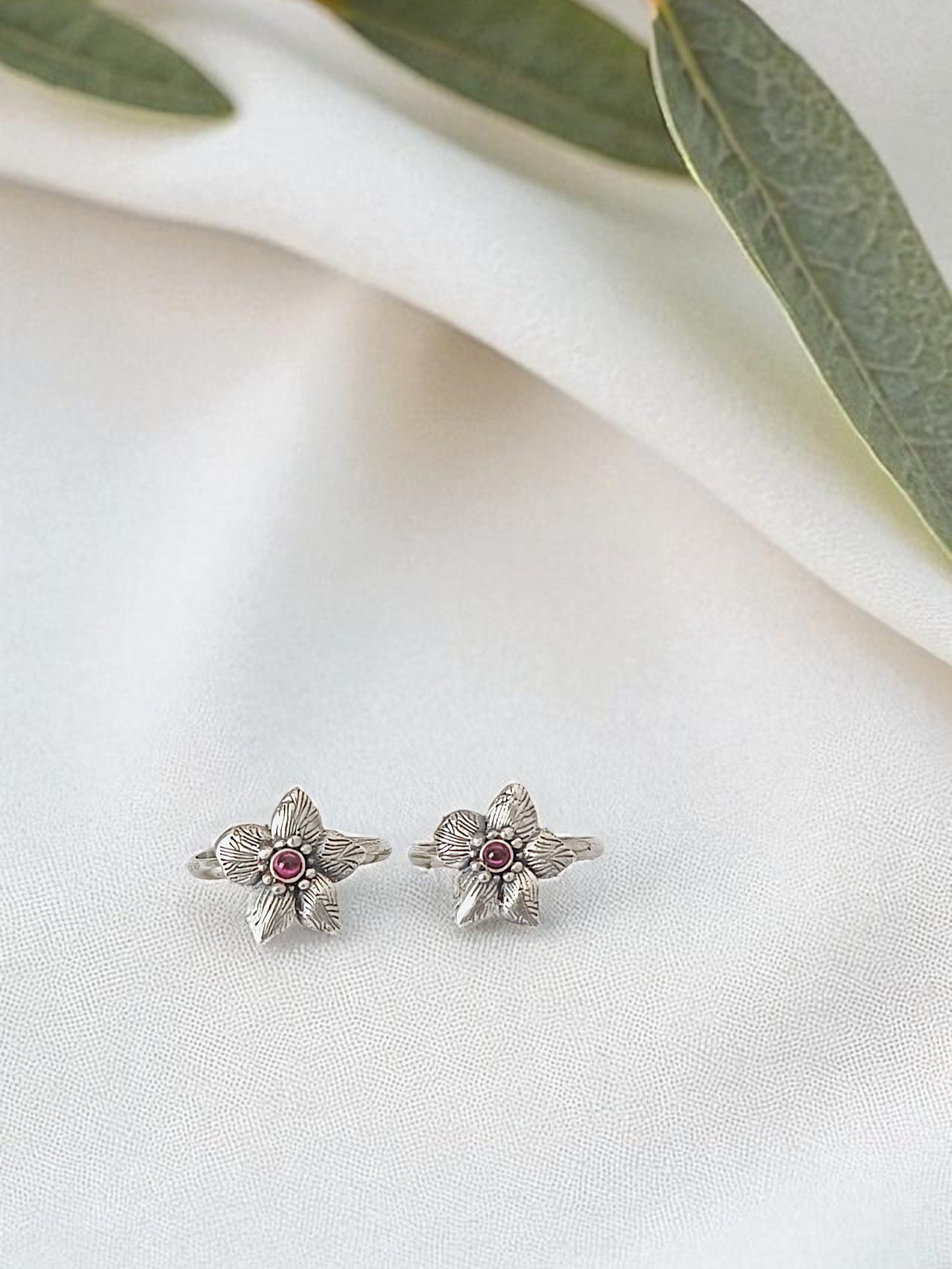 Silver Bloom Toe Rings