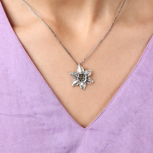 Daring Daffodil Necklace