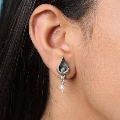 Lively Lily Earrings